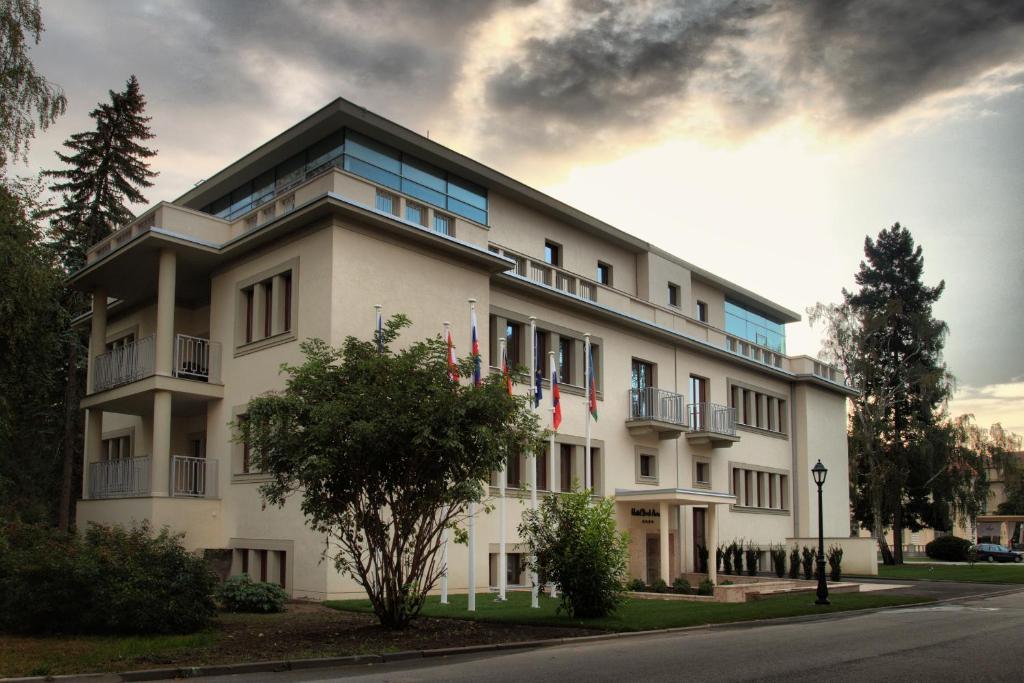 Hotel Park Avenue **** Piest'any Exterior photo